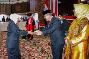 Mayjen TNI (Purn) Istu Hari Subagio Dilantik Sebagai Pimpinan DPRD Jatim