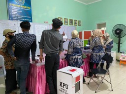 Pasca Pencoblosan Puluhan Petugas KPPS di Surabaya Dilarikan ke Puskesmas