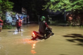 Atasi Banjir Kiriman dari Gresik, Pemkot Surabaya Berencana Bangun Tanggul dan Bozem
