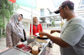 Mahasiswa Untag Surabaya Kaji Dampak Predatory Pricing di TikTok Shop bagi UMKM