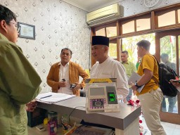 Mantan Ketua KPK Datangi Kantor Bawaslu Jawa Timur, Ada Apa?