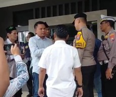 Diduga Ada Caleg Berijazah SMP, Aliansi Madura Datangi KPU Surabaya