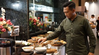 Platinum Hotel Surabaya Sajikan Nuansa Buka Puasa di Ketinggian Kota Surabaya