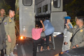 Tiga Remaja Diciduk Petugas saat Pesta Miras di Bulan Ramadan