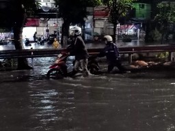 Diguyur Hujan Deras, Surabaya Banjir Lagi