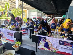 ARTOTEL TS Suites Rayakan Hari Kartini dengan Masak Bersama Ibu-ibu UMKM