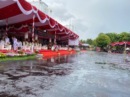 Hujan Gerimis, Seluruh Kepala Daerah Nasional Khidmat Ikuti Upacara Otoda