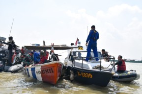 Satpol PP dan DKPP Surabaya Gencar Patroli Laut Alat Tangkap Ikan Ilegal