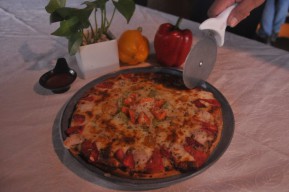 Gimana Jika Rendang Daging Mix dengan Pizza, Cekidot!