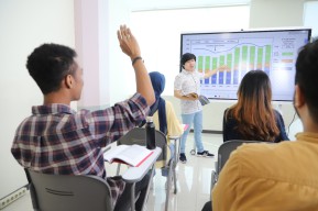 Tanggapi UKT Mahal, Rektor Untag Surabaya Tawarkan Biaya Kuliah Terjangkau