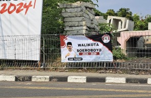 Bertebaran Spanduk Dirinya Maju Pilwali Surabaya, AH Thony: Terima Kasih