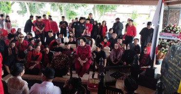 Haul Bung Karno, Megawati dan Sukmawati Nyekar ke Blitar