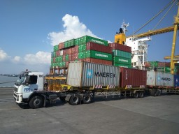 Gubes UI Sebut Kebijakan Baru Bea Masuk Memicu Perang Dagang