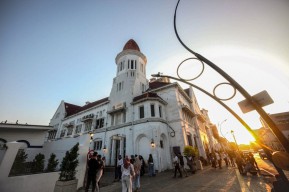 Satpol PP Surabaya Tangkap Maling Kabel di Wisata Kota Lama