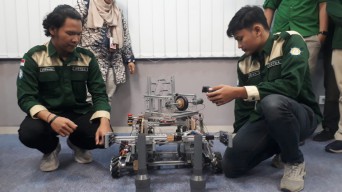 UNAIR Torehkan Prestasi di Kontes Robot Nasional 2024