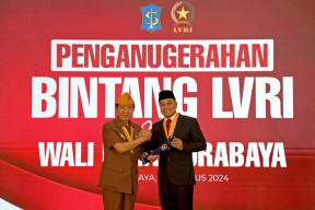 Wali Kota Eri Cahyadi Terima Penghargaan Tertinggi Bintang LVRI