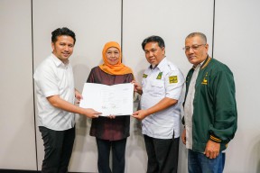Tambah Dukungan, Lima Parpol Serahkan B-1 KWK untuk Khofifah-Emil