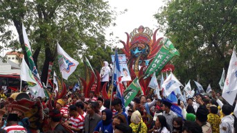 Usung Semangat Melanjutkan Kemajuan, Pasangan Khofifah-Emil Daftar Pilgub Jatim