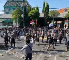 Mahasiswa Terduga Pelempar Botol Kasatlantas Surabaya Diamankan