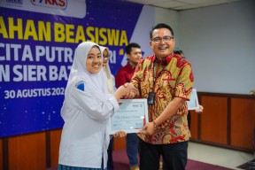 Dukung Prestasi Sekolah Putra Putri Karyawan, PIKK SIER Bagikan Beasiswa