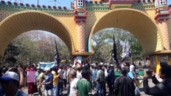 Geruduk Kantor PT Granting Jaya, Warga Pesisir Tetap Tolak Reklamasi Surabaya