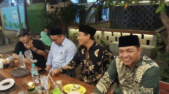 Gus Hans Sindir Bapaslon Tak Mundur Pengurusan MUI Jatim, Khofifah-Emil?