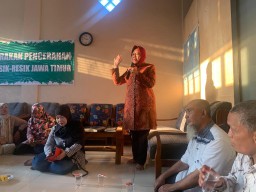 Risma Rekatkan Simpul Relawan Risma-Gus Hans di Lamongan