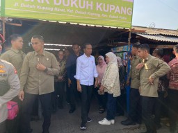 Jokowi Disambut Teriakan Mulyono saat Tinjau Pasar di Surabaya