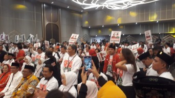 Teriakan Fufufafa hingga Pendukung Saling Balas Yel-yel di Pengundian Nomor Urut Pligub