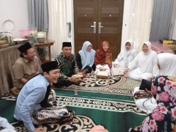 Puji Keberanian Tutup Dolly, Gus Iqdam: Risma itu Pemimpin Tegas dan Disiplin