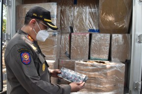 Satpol PP Surabaya Sita 1,4 Juta Batang Rokok Ilegal