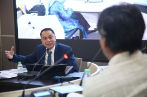 Ujian S3 Unair, Eri Cahyadi Riset tentang Lingkungan Kerja di Pemkot