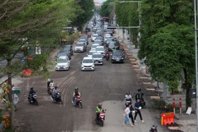 Jalan Mayjend Sungkono Berdebu Akibat Proyek Aspal, Pemkot Beri Solusi Ini