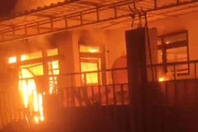 Rumah di Lebak Arum Surabaya Terbakar, 13 Unit Dikerahkan