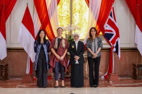 Sister City Surabaya-Inggris Buka Peluang Pelatihan Sepak Bola di Liverpool