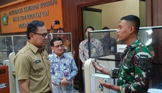 Wamendagri Bima Arya Puji Kolaborasi - TNI untuk Jemput Bola Akta Kelahiran