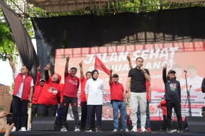 Kampanye Bareng, Risma-Eri Cahyadi Promosikan Sekolah Gratis SD hingga SMA