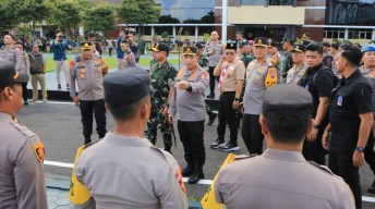 Jelang Pilkada, Kapolri dan Panglima TNI Cek Kesiapan Personel dan Alutsista