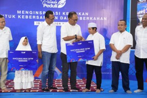Pelindo Terminal Petikemas Beri Santunan Anak Yatim dan Bantuan Sarana Ibadah
