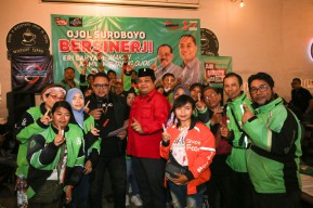 Jelang Pilkada, Ratusan Pengemudi Ojol Nyatakan Dukung Eri-Armuji