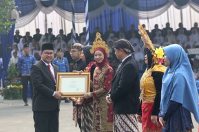 Peringati HGN dan KORPRI, Pemkot Surabaya Upayakan Kesejahteraan Guru