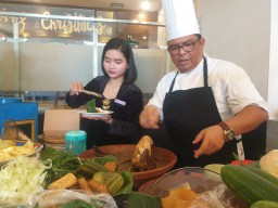 Rujak Uleg Suroboyo Menu Spesial Akhir Tahun Quest Hotel Surabaya