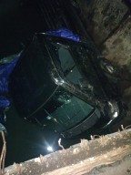 Carry Hitam Terperosok ke Sungai di Surabaya, Pengemudi Selamat