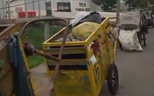 Belasan Gerobak Sampah Berjajar di Tambak Wedi Surabaya, Ini Penyebabnya