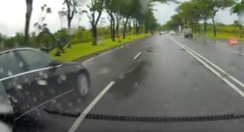 Pesepeda Korban Ditabrak Mercy Hitam Adalah Nenek Petugas Kebersihan