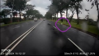 Ngeri! Begini Mercy Hitam Tabrak Pesepeda Angin di Surabaya hingga Kecelakaan Beruntun Parah