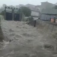 Pelengsengan Sungai Simo Hilir Jebol Akibat Luapan Air Bozem