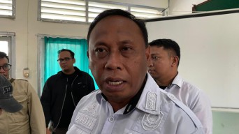 Merasa Difitnah, Camat Asemrowo Bakal Laporkan Polisi Penyebar Video Wanita di Bawah Meja
