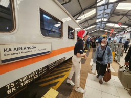 Bikin Promo Nataru, Penumpang Kereta Api Daop 8 Melonjak Drastis
