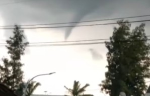 Angin Puting Beliung Terjang Kawasan Wiyung Surabaya, Begini Kondisinya